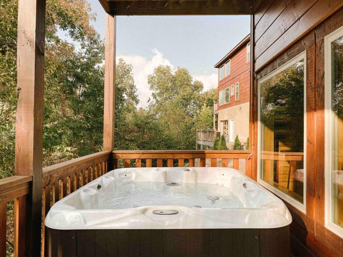 Splash Of Moonshine -Heated Indoor Pool, Hot Tub, Arcade Game Room Pigeon Forge Luaran gambar