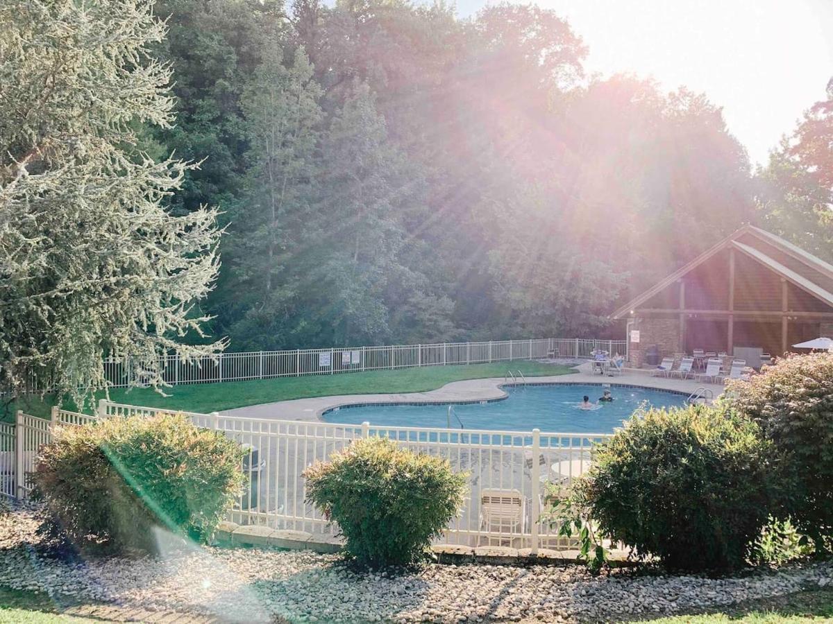 Splash Of Moonshine -Heated Indoor Pool, Hot Tub, Arcade Game Room Pigeon Forge Luaran gambar
